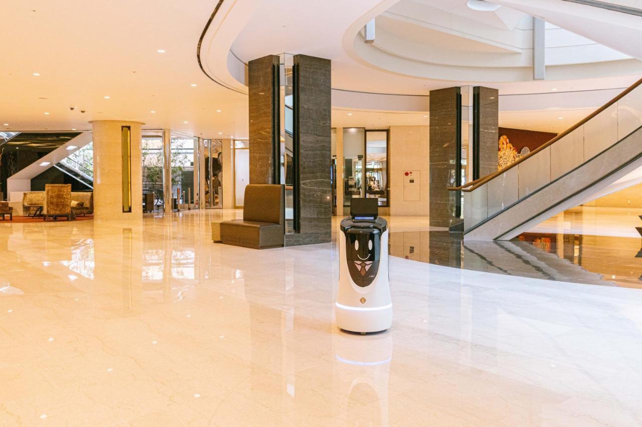 Lotte Hotel World Seoul Exterior photo A Peppermint robot at the lobby of the Conrad Hong Kong