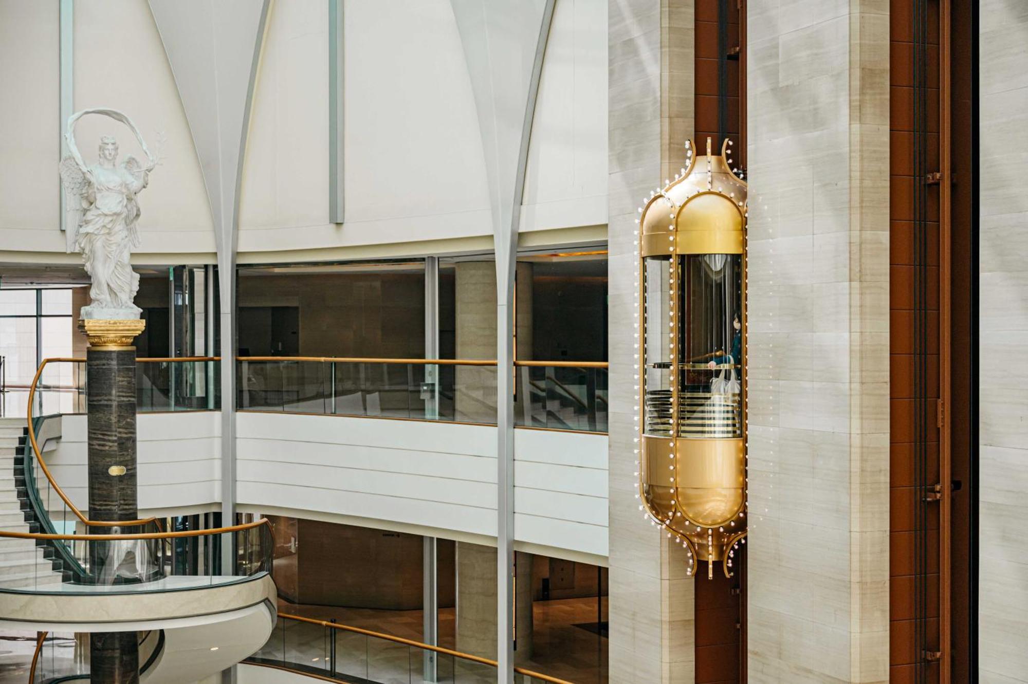 Lotte Hotel World Seoul Exterior photo The elevator